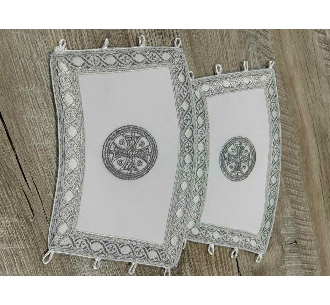 Reversible embroidered communion set - Double stole and cuffs - Two sides stole