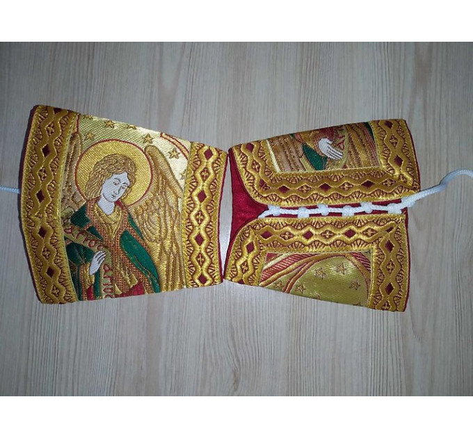 Priest's cuffs in metallic angels brocade